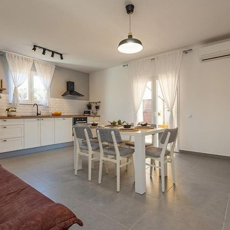 Apartment Bo&Dy With Private Pool Rogoznica Kültér fotó